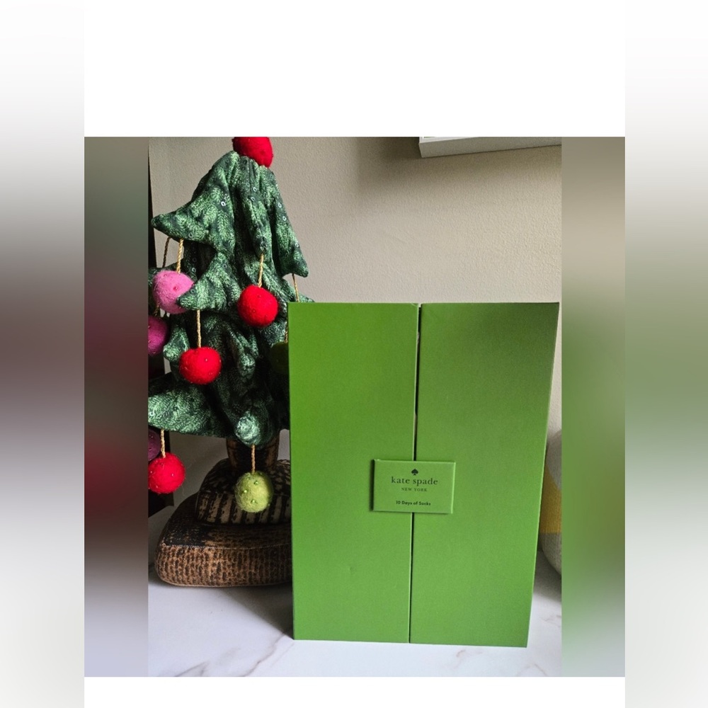 Kate Spade 10 Days Socks Set in Vibrant Green Box